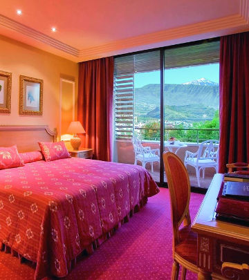 Este quarto de hóspedes do Hotel Botánico, Tenerife, utiliza focos LED de iluminação Philips para hotelaria