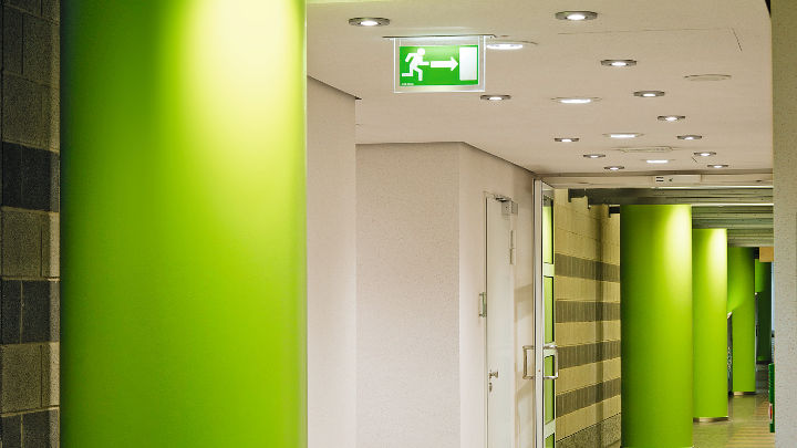  A iluminação de escritório Philips estende-se pelos corredores do Provinzial Rheinland Versicherung AG