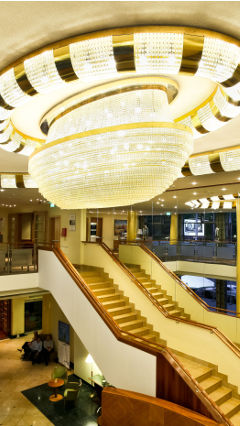 Iluminação Philips de tetos luxuosa no Radisson Blu Centrum em Varsóvia, Polónia