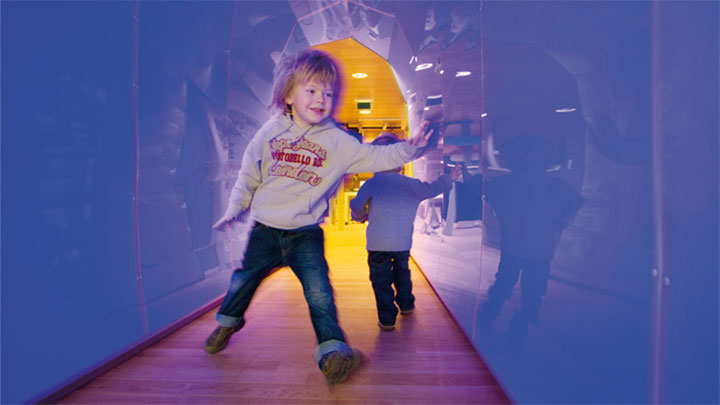 Túnel de experiência LED pela Iluminação Philips no hospital Ronald McDonald VU, Amesterdão