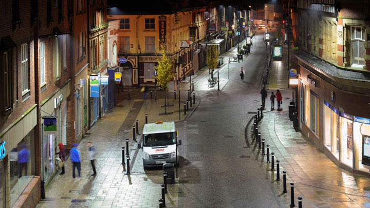 O Centro da Cidade de Wigan utiliza iluminação citadina LED Philips energeticamente eficiente para criar um ambiente luminoso e seguro