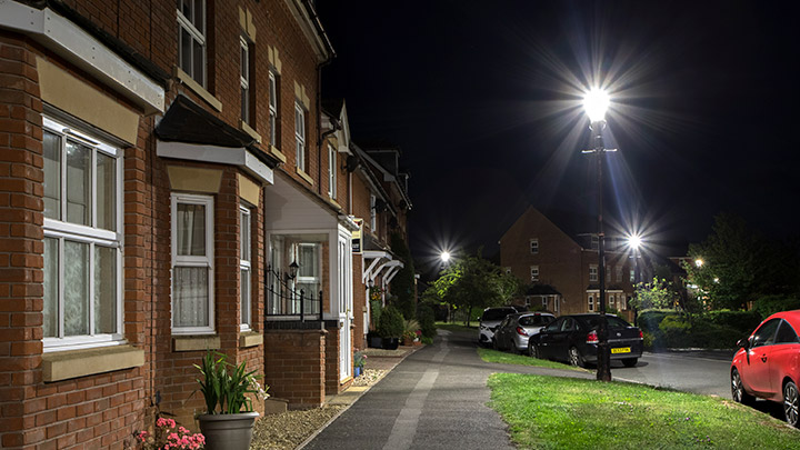 Stratford-upon-Avon iluminada pelas suas lanternas históricas