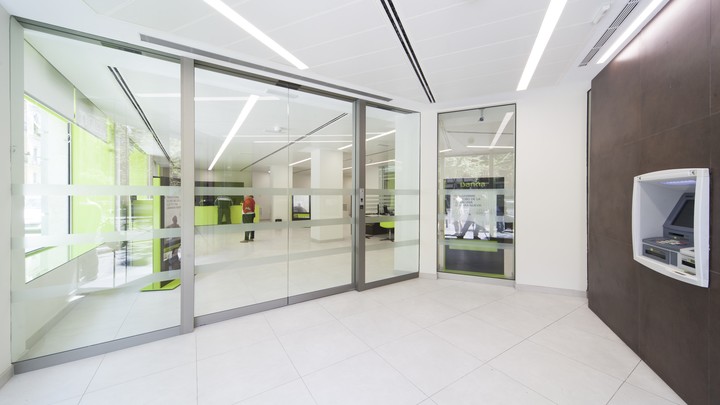 Imagem de luminárias UV-C Philips para a banca