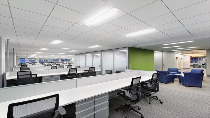 Imagem de luminárias UV-C Philips para escritórios