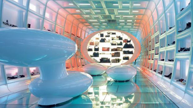 A iluminação Philips AmbiScene cria uma experiência do cliente única na sapataria Shoebaloo em Amesterdão, Países Baixos