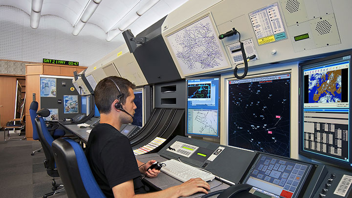 Sala de controlo do tráfego aéreo. Como a iluminação afeta a produtividade e o estado de espírito.
