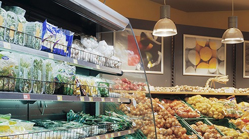 Fruta iluminada por iluminação de supermercados Philips apresentada no seu melhor