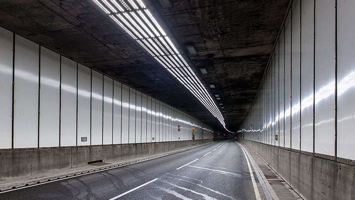Luminárias de aplicação elevada no Túnel de Meir