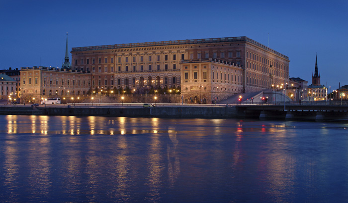 O sistema de luz branca Philips realça os pormenores decorativos do Palácio Real em Estocolmo, Suécia