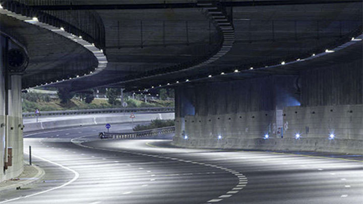 Reduza o congestionamento de trânsito com luzes sinalizadoras LED e sinais de saída, sinais de trânsito e sinais de segurança
