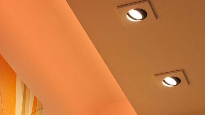 O foco de ambiente LED HealWell da Philips Lighting melhora a experiência do doente com uma fácil deslocação para equipas de cuidados de saúde