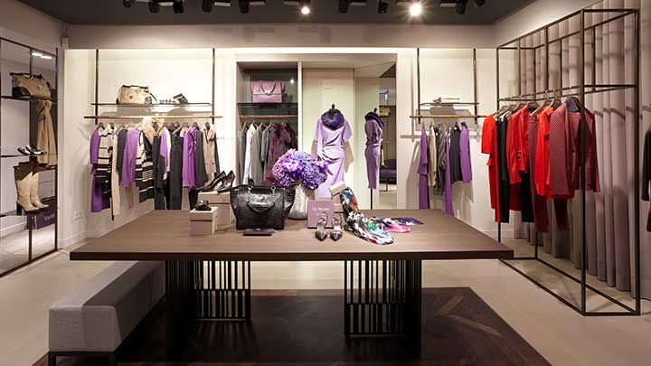 A área de vendas PerfectScene da Philips Lighting fornece uma luz soberba para boutiques de moda e outros ambientes de revenda