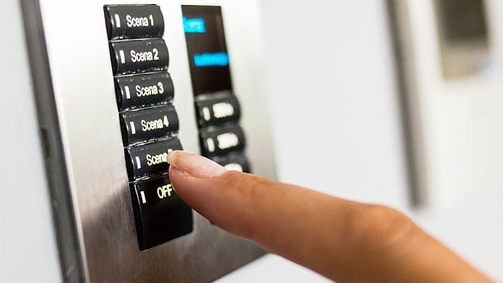 Texto alternativo: Controle a sua iluminação com os sistemas de controlo de iluminação Philips