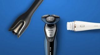 "Aparelhos de barbear Philips sobre fundo azul: máquina de barbear eléctrica, aparador de barba e escova de limpeza facial para cuidados pessoais do homem."